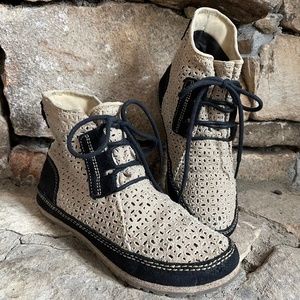 SOREL Women's Ensenada Festival Cream Black Boots Perforated Ankle Boots Sz 6